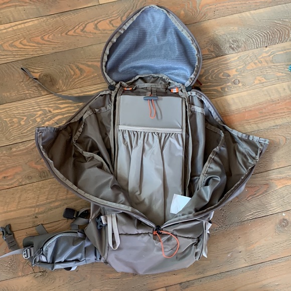 Mystery Ranch women’s Coulee 30L backpack, Pebble, size xs/s, EUC! - Picture 3 of 8